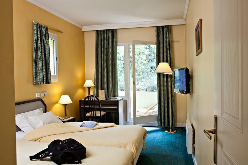 Hotel Athena Брид-Ле-Бэн Экстерьер фото
